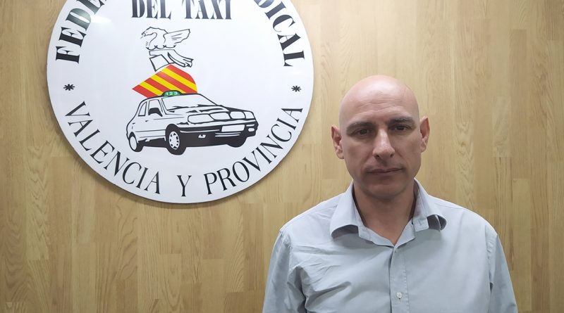 L’alcaldessa de València mostra el suport al taxi i es compromet a reforçar la lluita contra l’intrusisme.