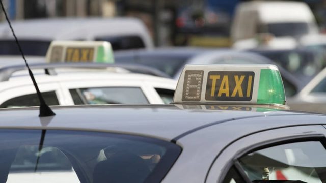 Los taxistas se protegen con cámaras ante el repunte de asaltos y “sinpas”