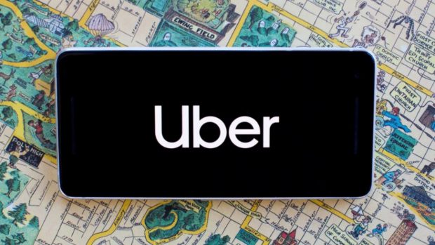 Uber podría enfrentarse a una demanda millonaria por los taxis negros de Londres