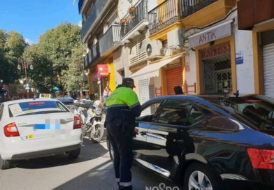 Los taxistas de Sevilla denuncian «cobros abusivos» de los VTC (Uber y Cabify) en Feria de Abril