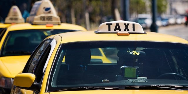 Taxis y VTC se enfrentan a las aseguradoras y denuncian cláusulas y precios abusivos