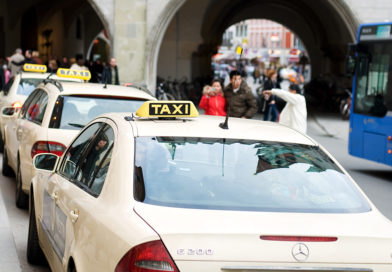 La estrella de los Mercedes-Benz se apaga en los taxis de Alemania: “No encajan con nuestros estándares de lujo”