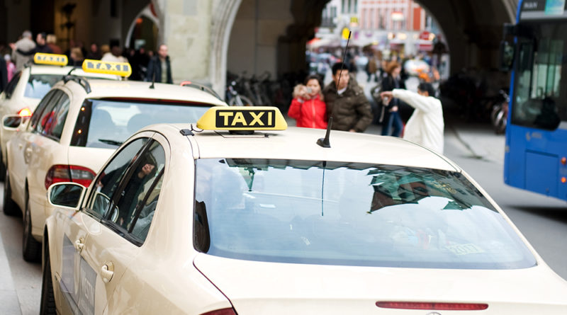 La estrella de los Mercedes-Benz se apaga en los taxis de Alemania: “No encajan con nuestros estándares de lujo”