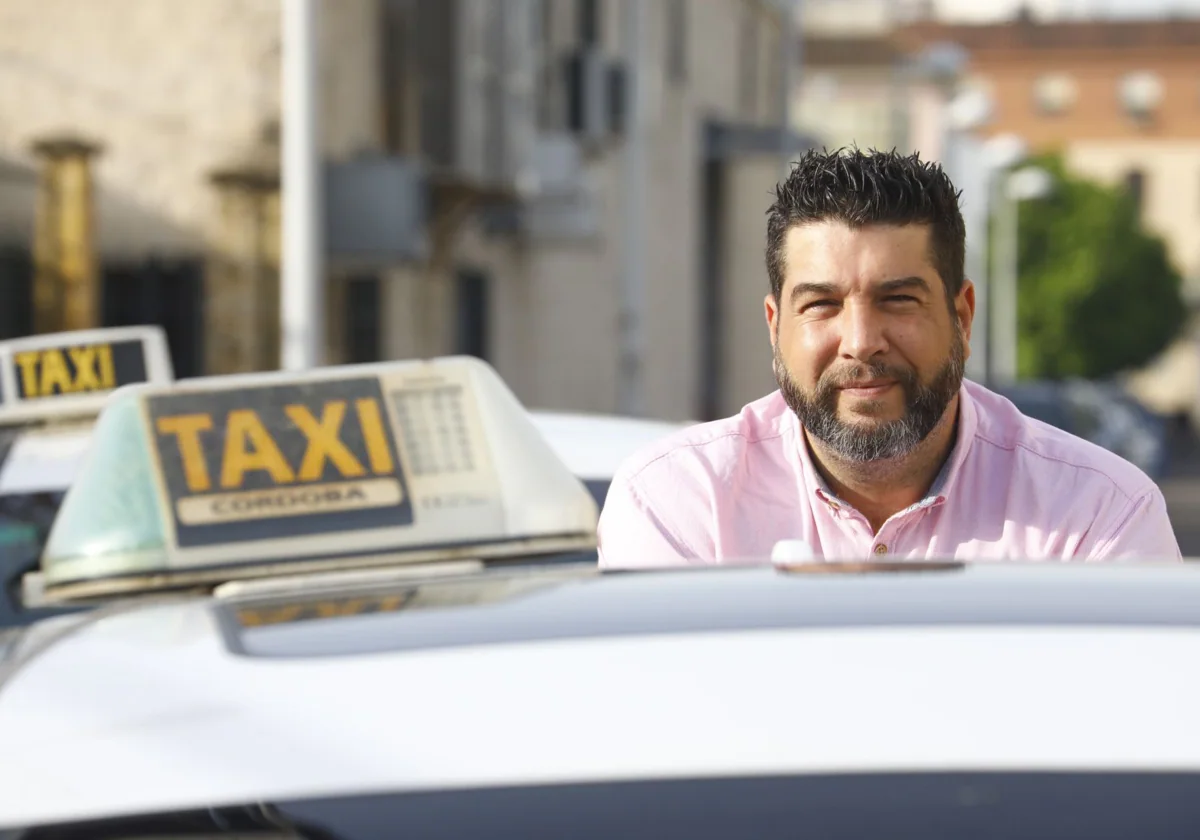 José Antonio Coca, presidente de los taxistas de Córdoba, en una parada