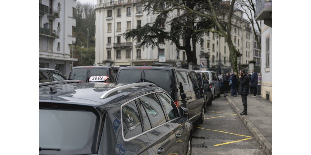 El 12 de febrero, los taxistas se manifestaron frente a la prefectura de Saboya, en Chambéry. Archivo fotográfico El DL /Valentin Lecaille