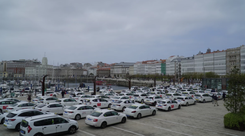 Los taxistas denuncian que ni Xunta ni ayuntamientos quieren regular los VTC.