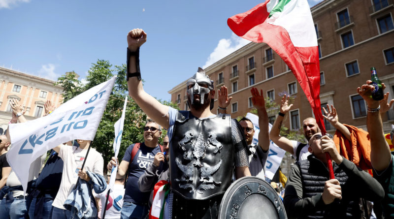 Hay demasiados coches de la NCC (VTC) y carritos de golf en las calles de Roma; los taxistas se preparan para protestar en la colina Capitolina.