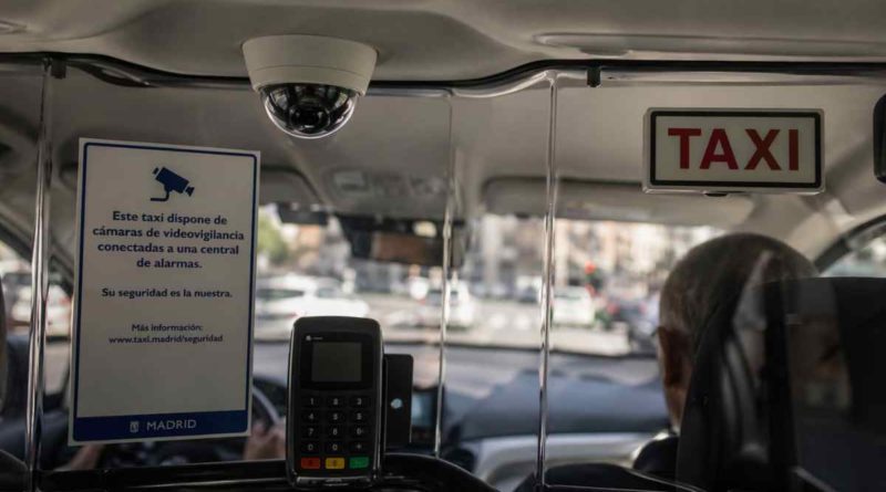Los taxis de Madrid llevarán cámaras para reforzar la seguridad de conductores y pasajeros.